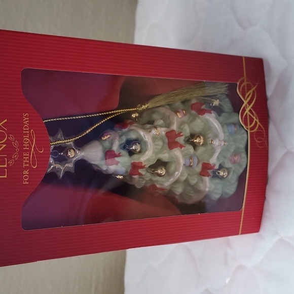 Lenox "2010 Annual Christmas Ornament" - Picture 7 of 7